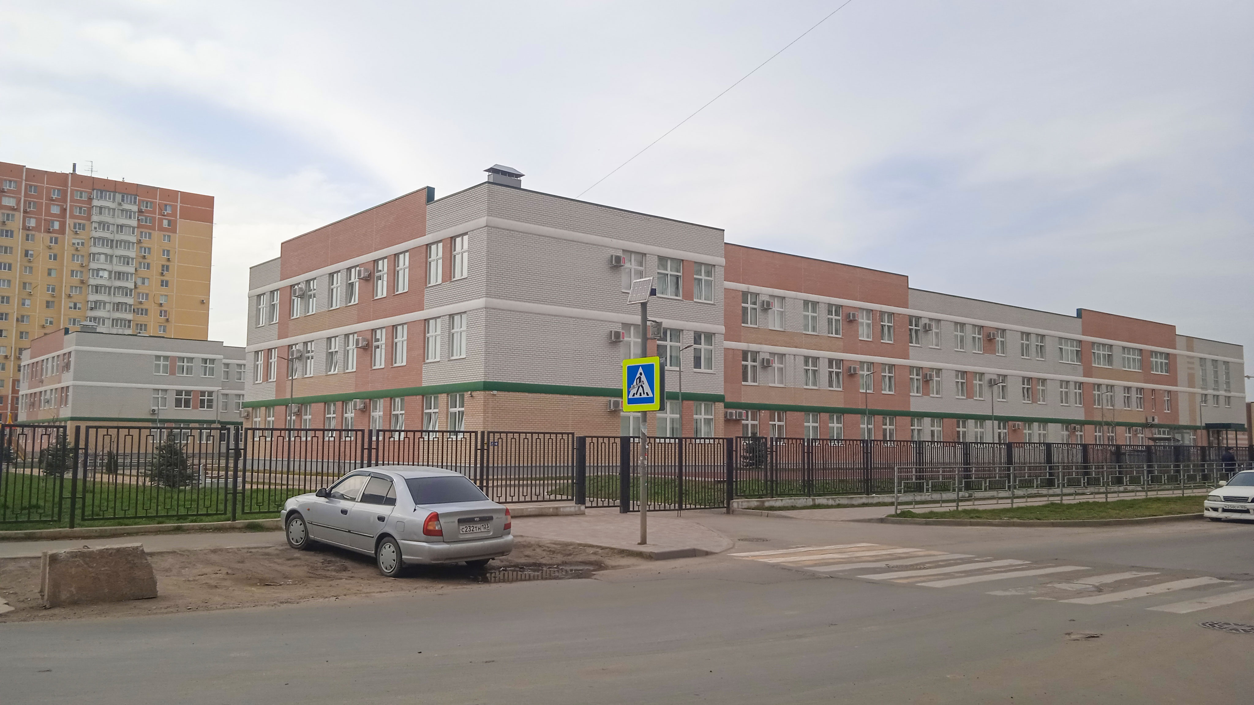 Общий вид здания школы 103 г. Краснодар.