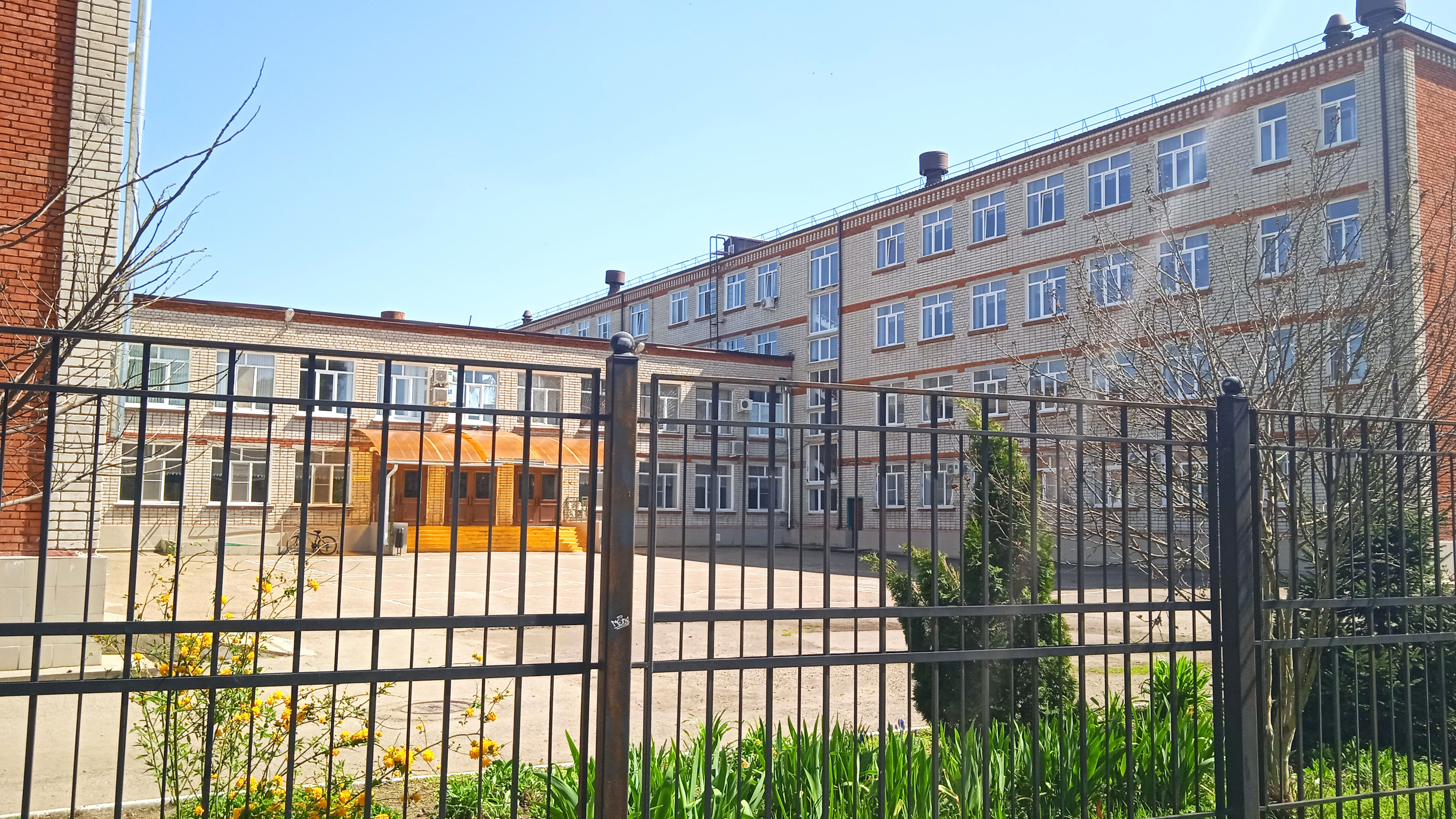 Обзор здания гимназии №18 г. Краснодар.