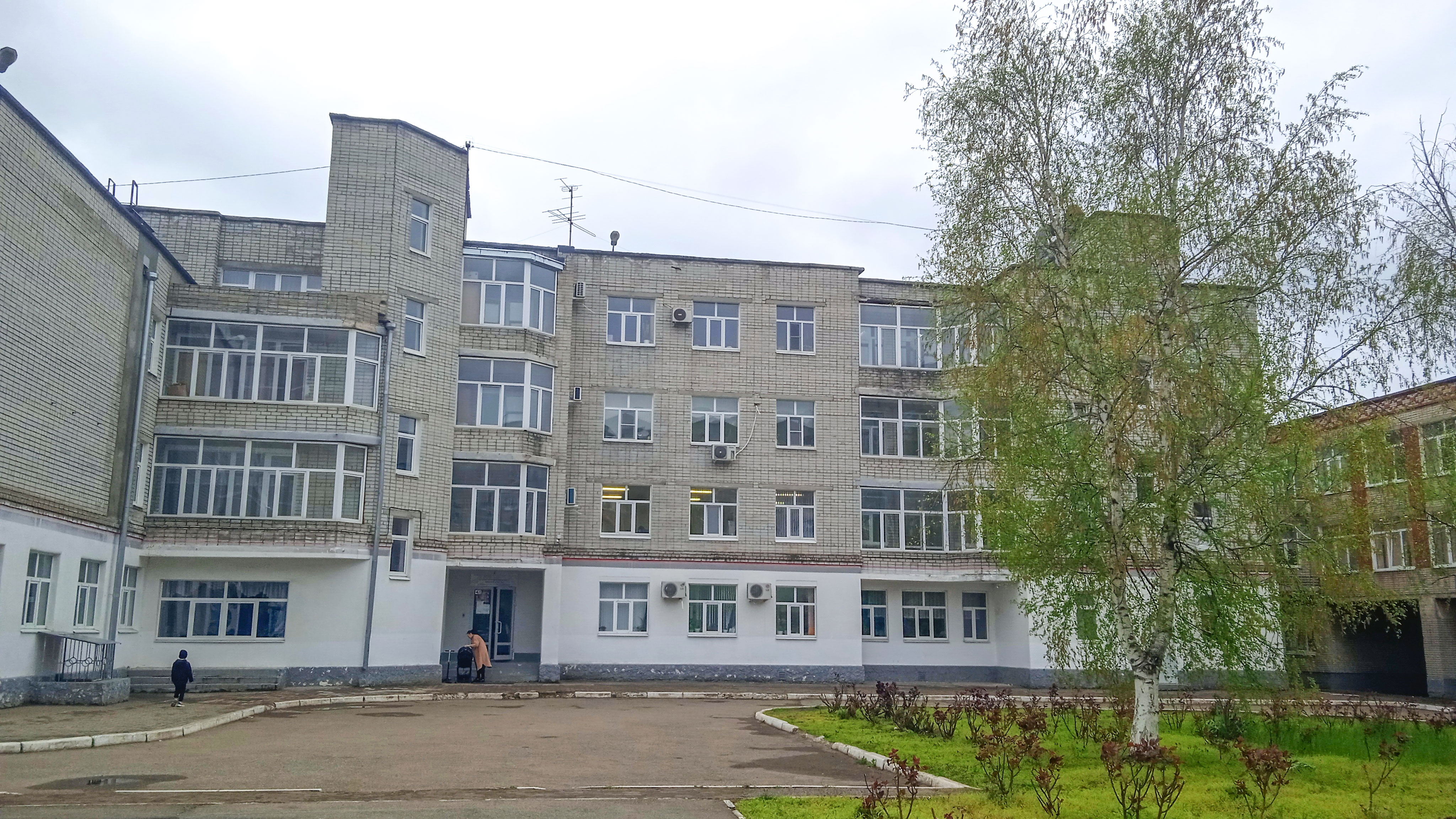 Общий вид здания 32-й школы г. Краснодар.