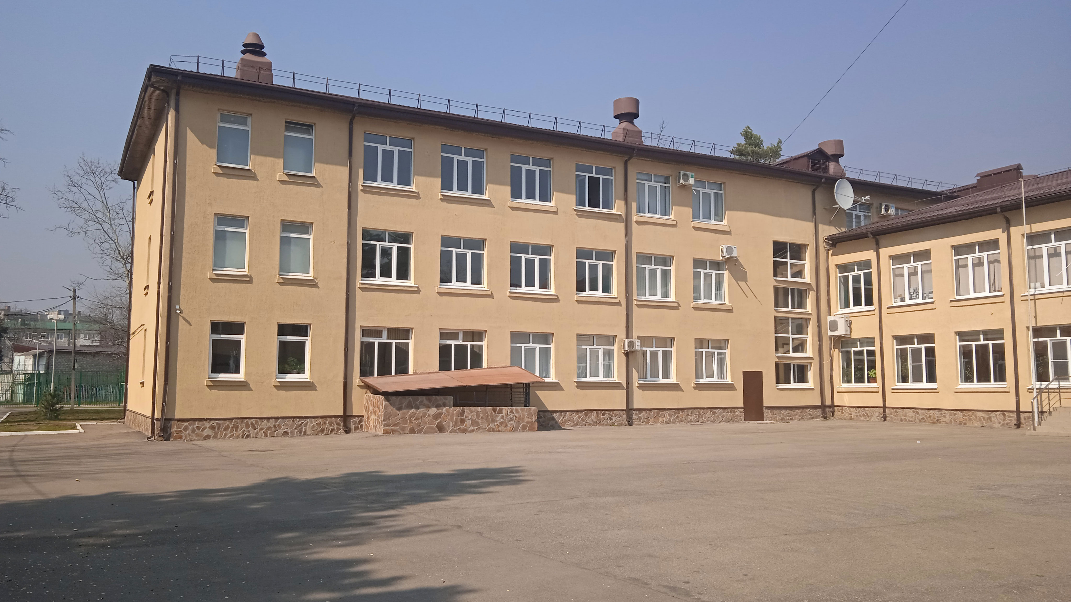 Обзор здания гимназии №69 г. Краснодар.