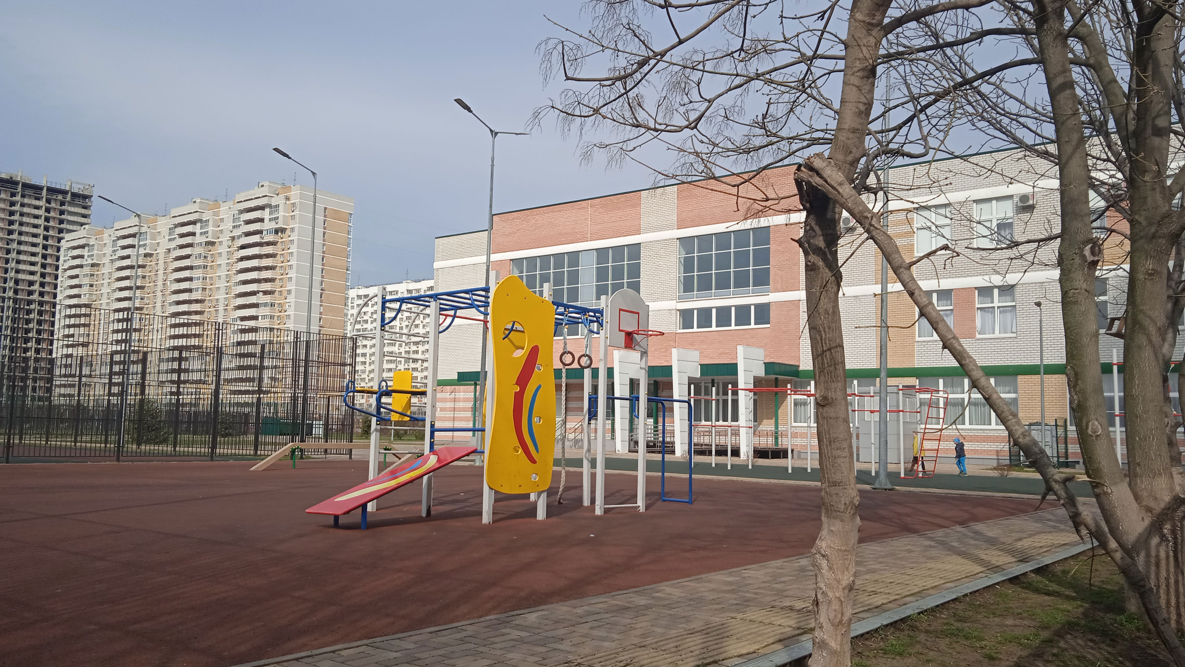 Спортивная площадка 103-й школы г. Краснодар.
