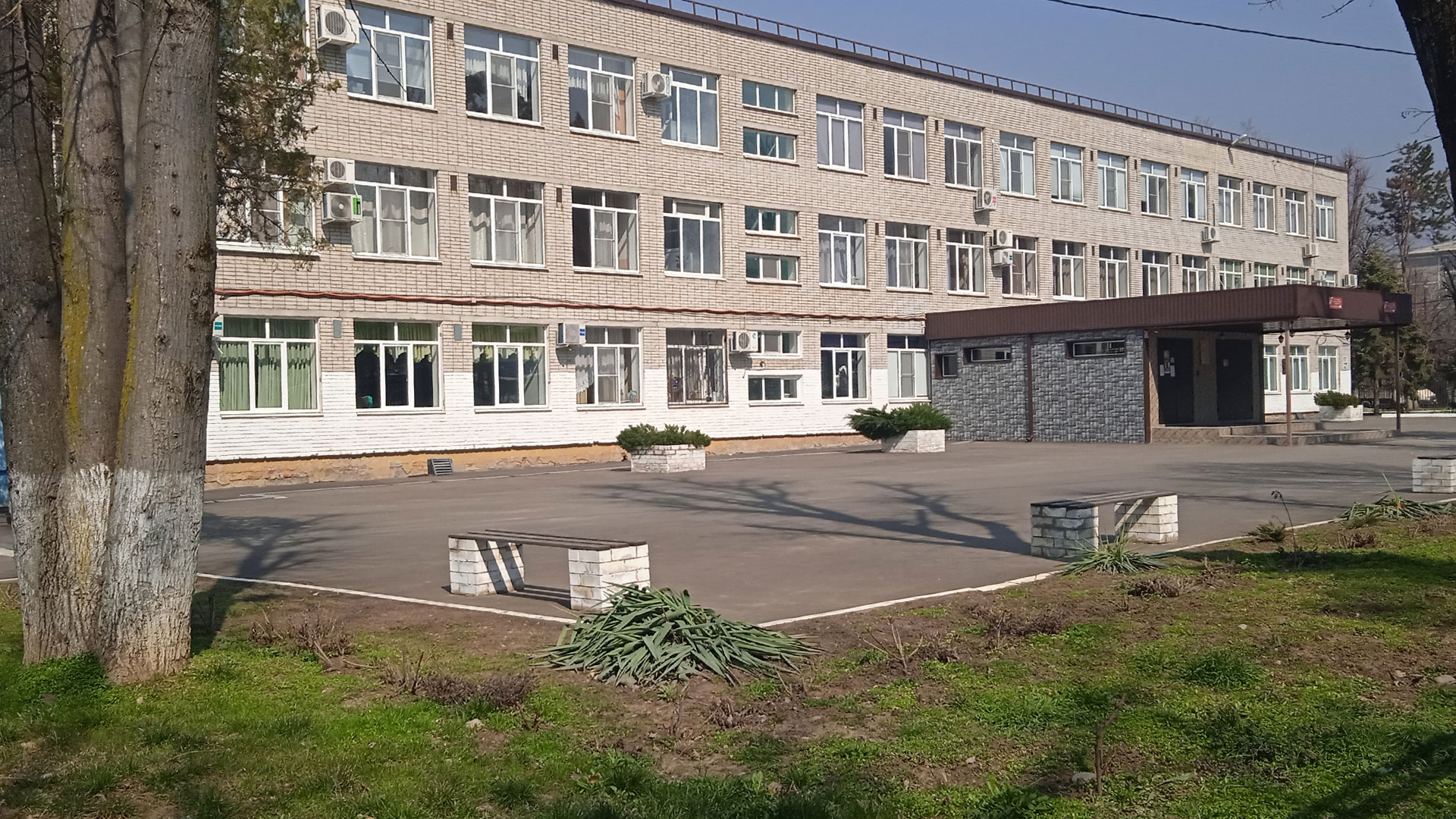Общий вид здания 52-й школы г. Краснодар