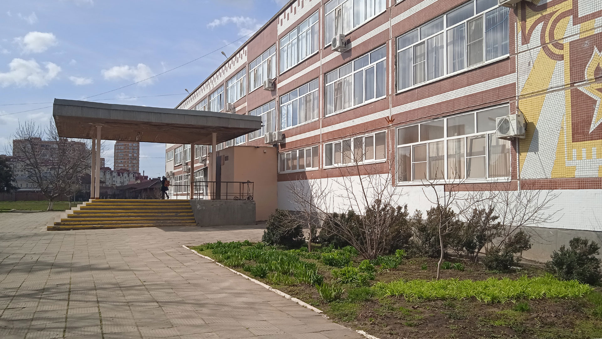 Фасад здания МБОУ СОШ №80 г. Краснодар.