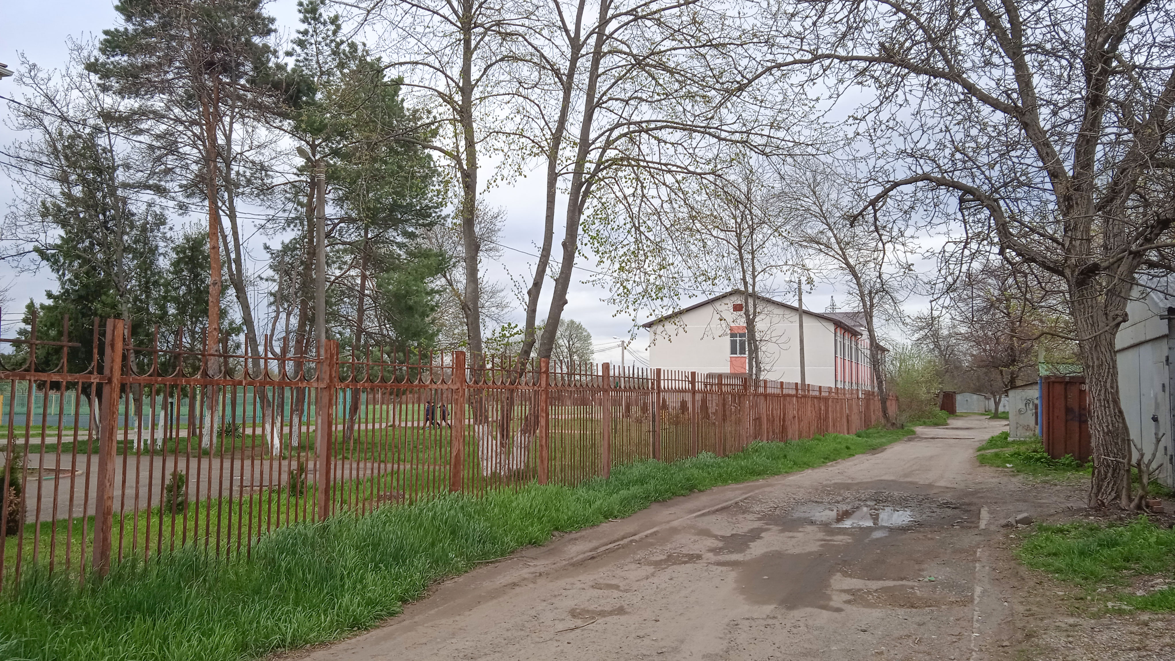 Забор вокруг территории СОШ №62 г. Краснодар.