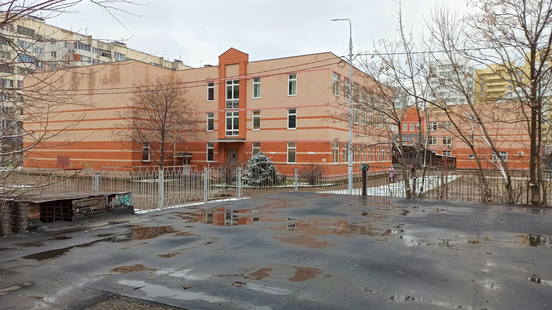 Южная часть здания Краснодарской школы №101.