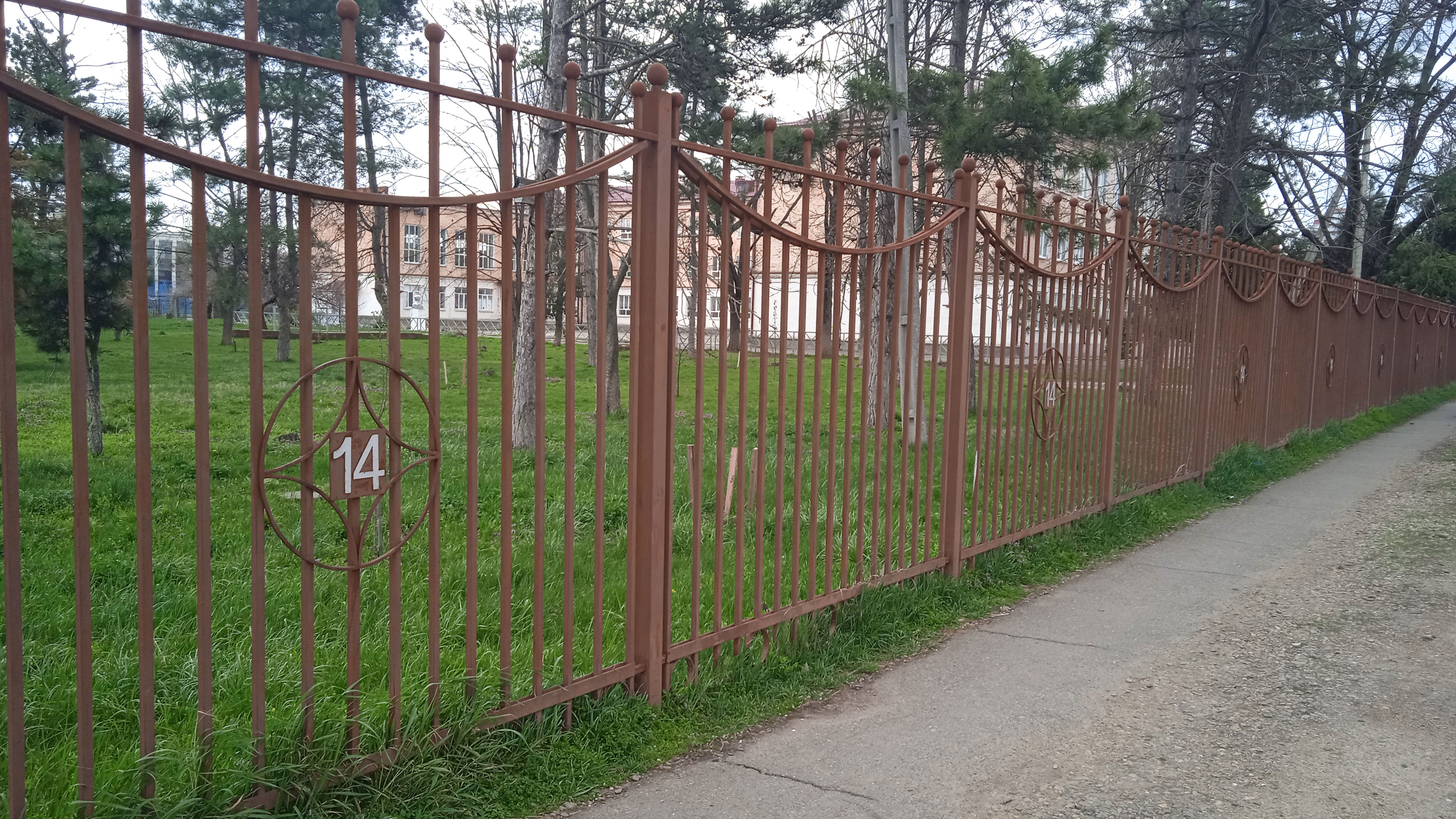Забор вокруг территории МАОУ СОШ №14 г. Краснодар.