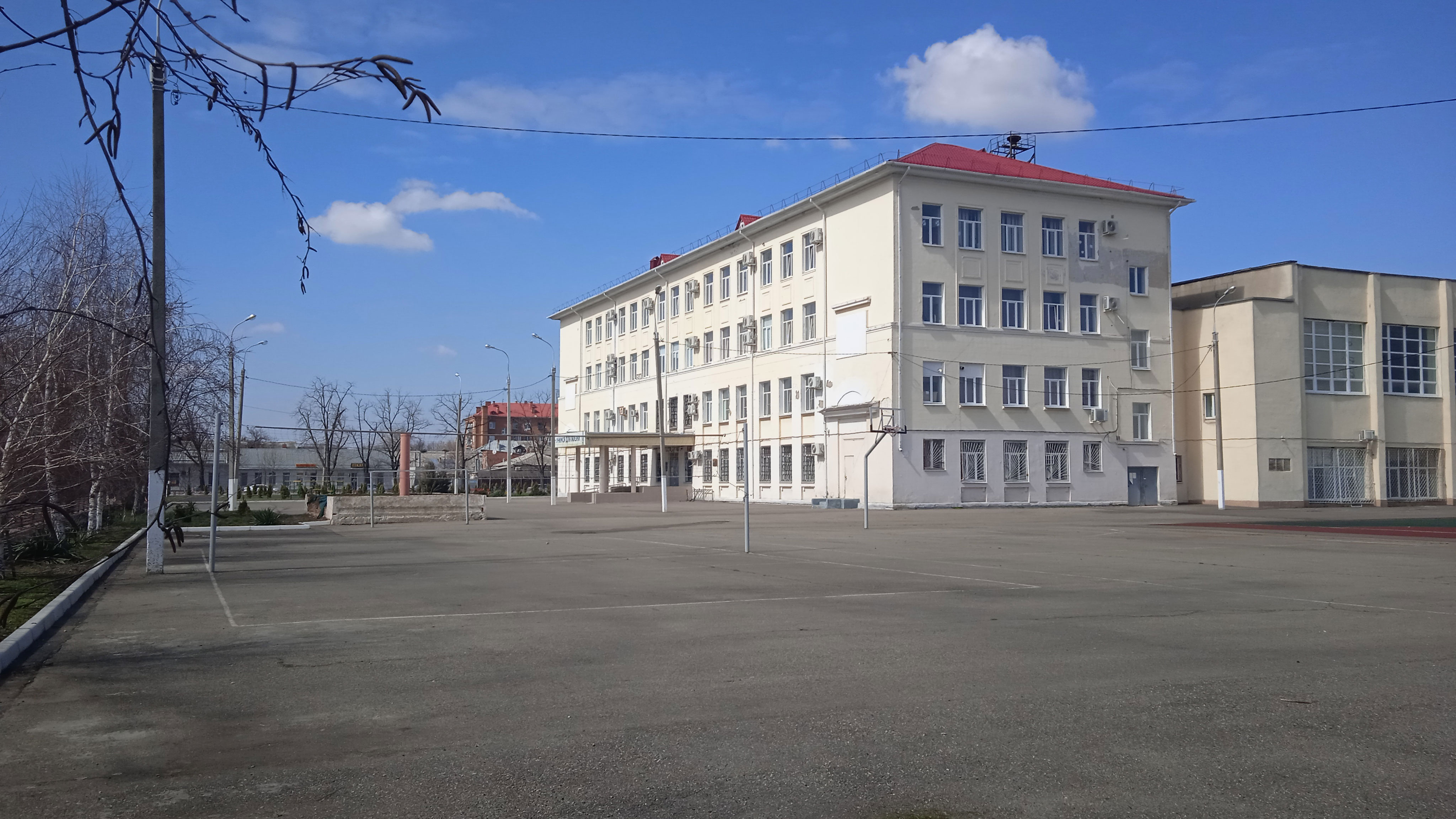 Общий вид здания 35 школы г. Краснодар.