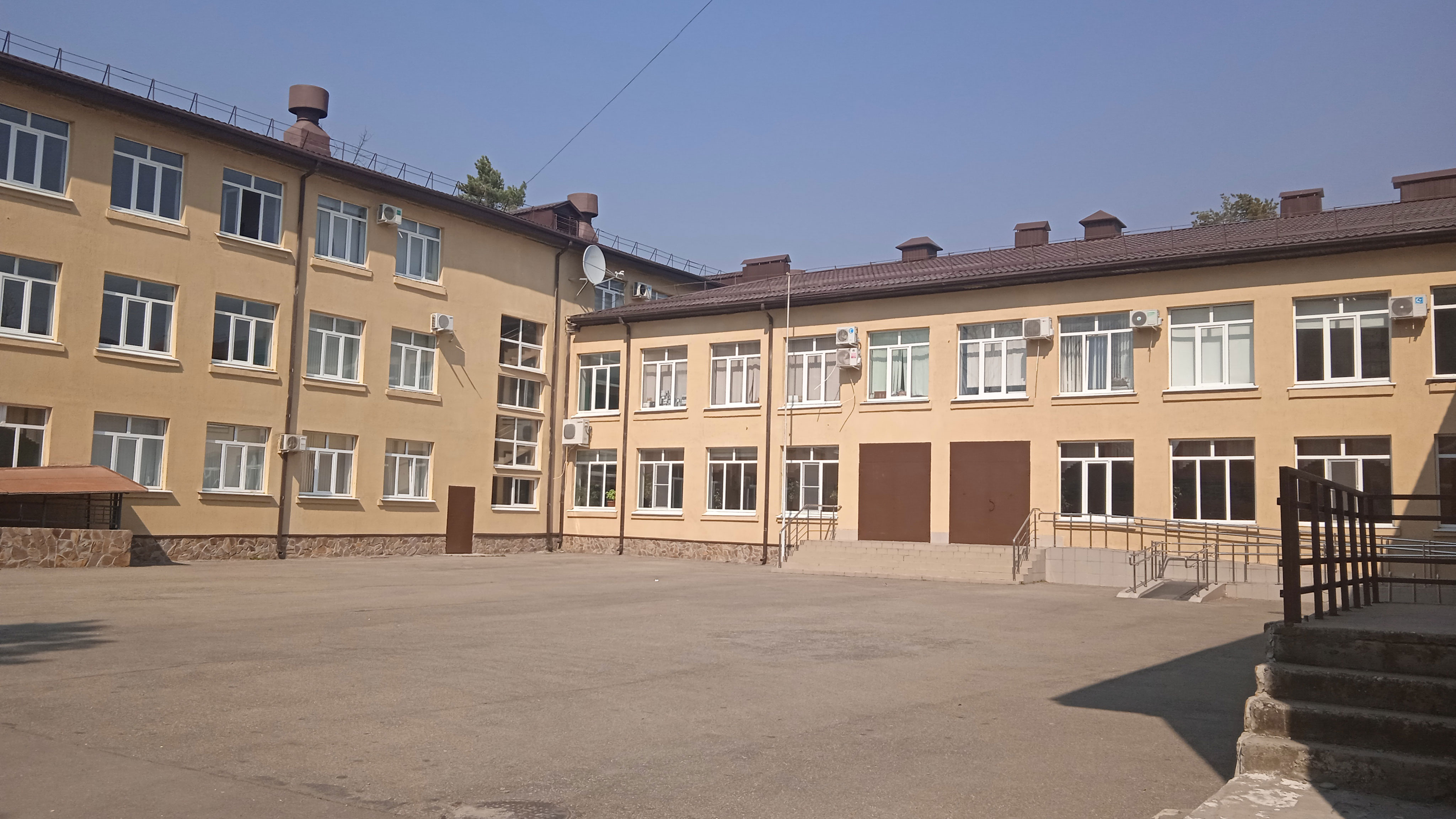 Внутренний двор гимназии №69 г. Краснодар.